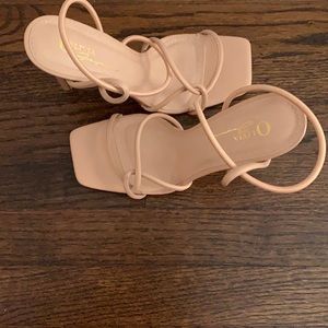 Size 7 1/2 nude sandals
